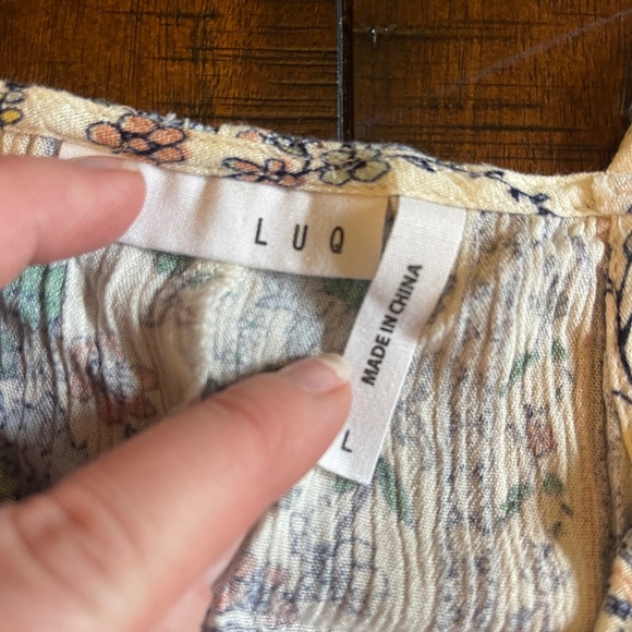 LUQ Flowy Camisole Tank, Adjustable Straps, Size Large - Picture 2 of 5